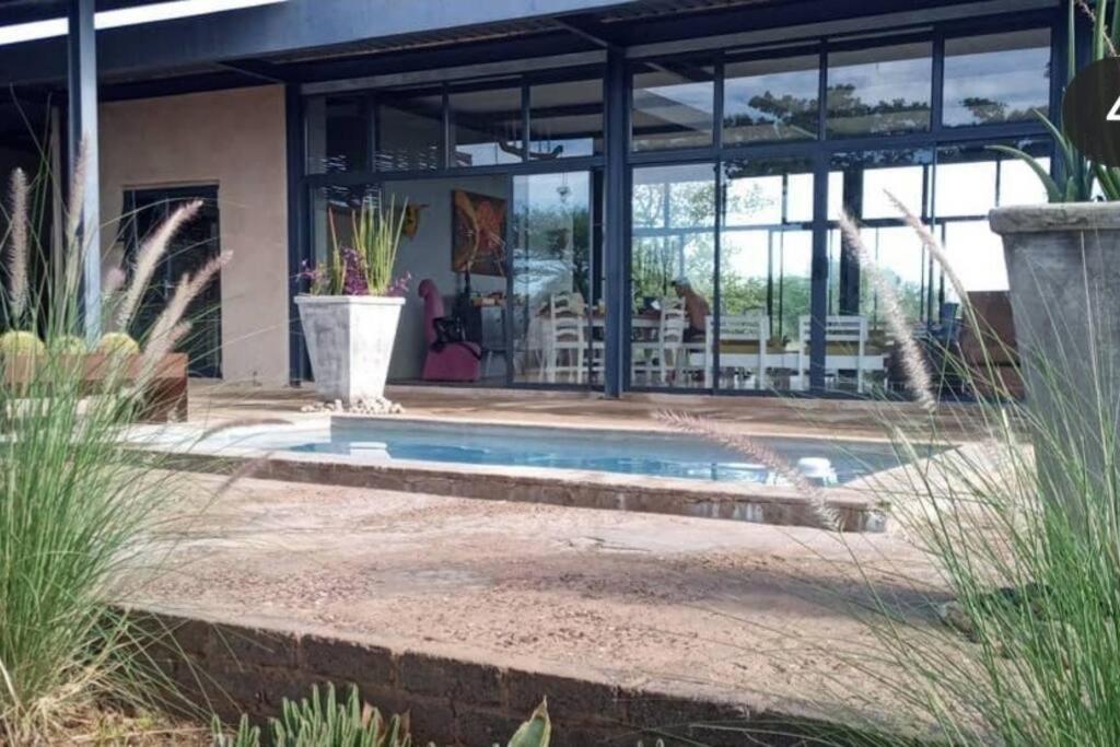 Hackberry House Black Thorn Cottage, Off Grid Khemsbok Exteriér fotografie