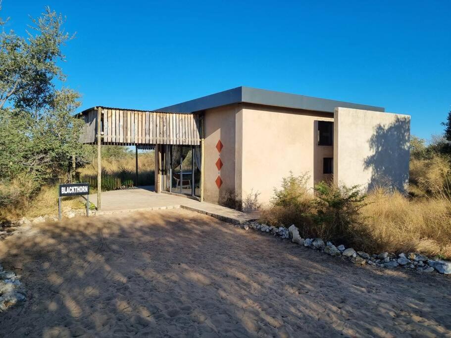 Hackberry House Black Thorn Cottage, Off Grid Khemsbok Exteriér fotografie