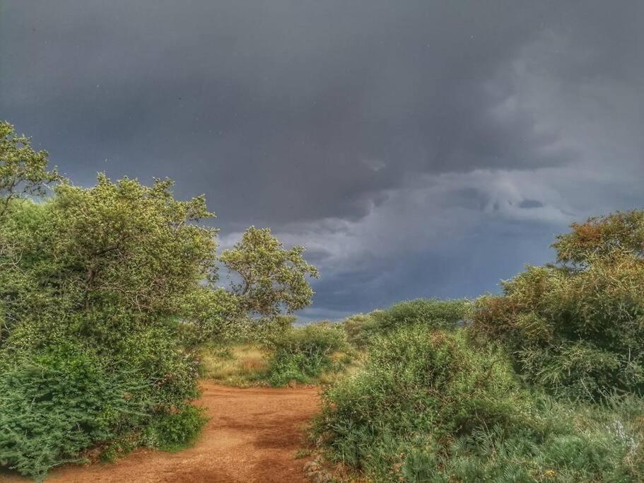 Hackberry House Black Thorn Cottage, Off Grid Khemsbok Exteriér fotografie